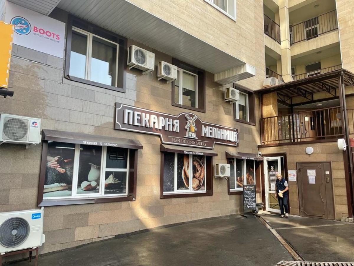 Студия В Стиле Loft В Центре Города Alma-Ata Buitenkant foto